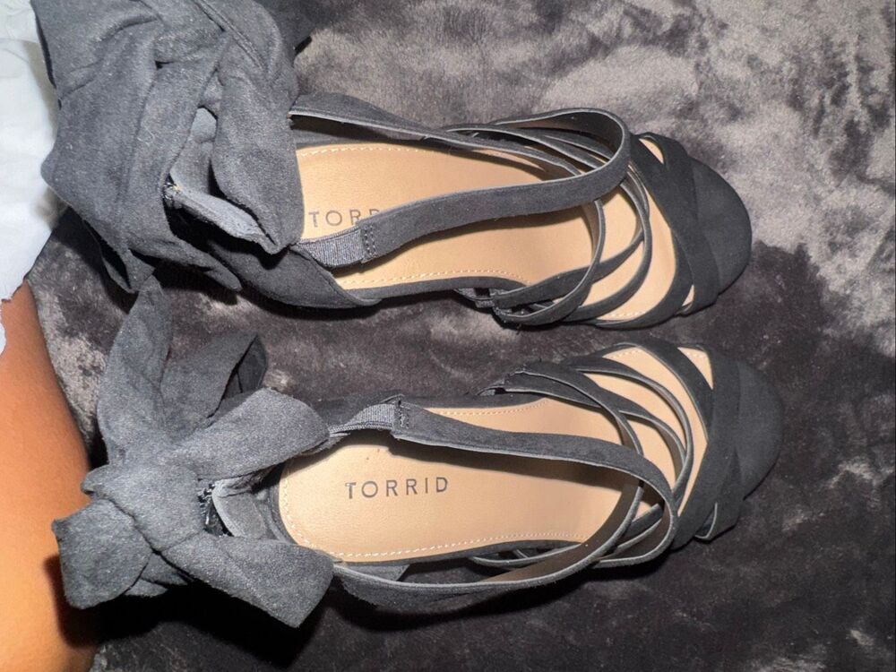 NWOT Torrid black suede platform wedge with adjustable ankle ties size 8.5W - Picture 10 of 10